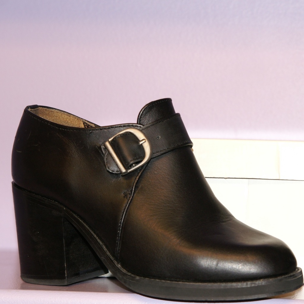 Steve Madden Winter Black Lea Booties Size 8